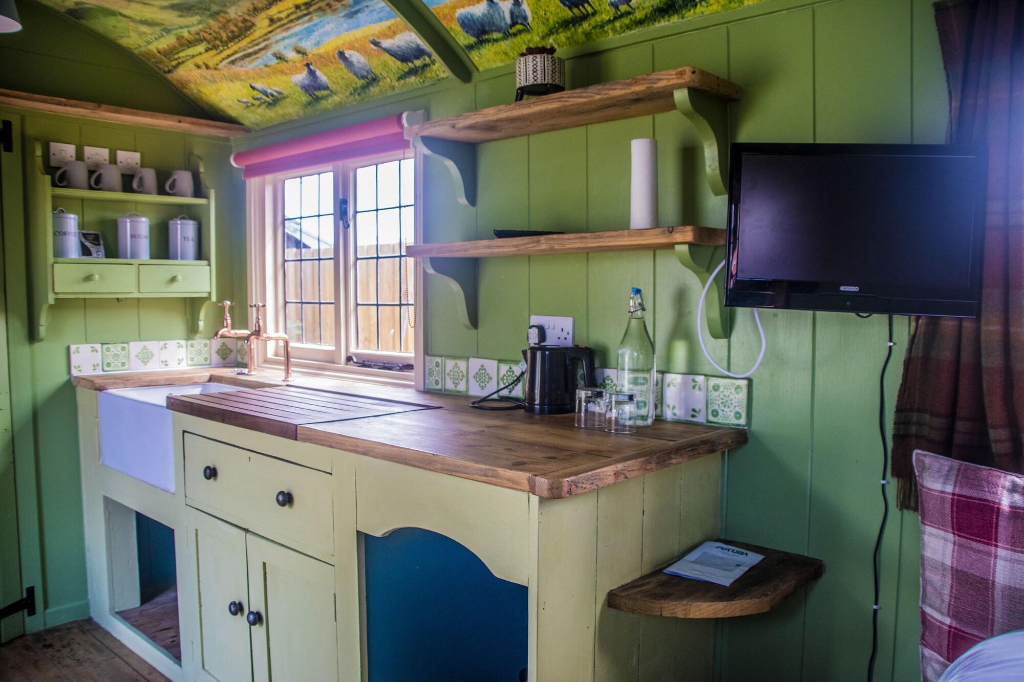 Stonehenge Inn & Shepherd'S Huts Bulford エクステリア 写真