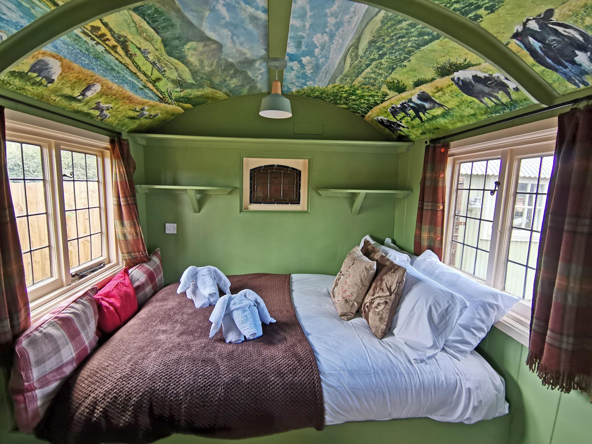 Stonehenge Inn & Shepherd'S Huts Bulford エクステリア 写真
