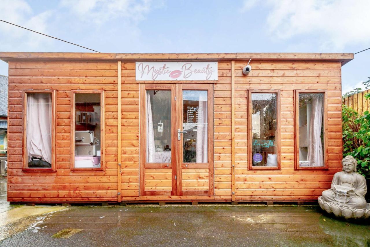 Stonehenge Inn & Shepherd'S Huts Bulford エクステリア 写真