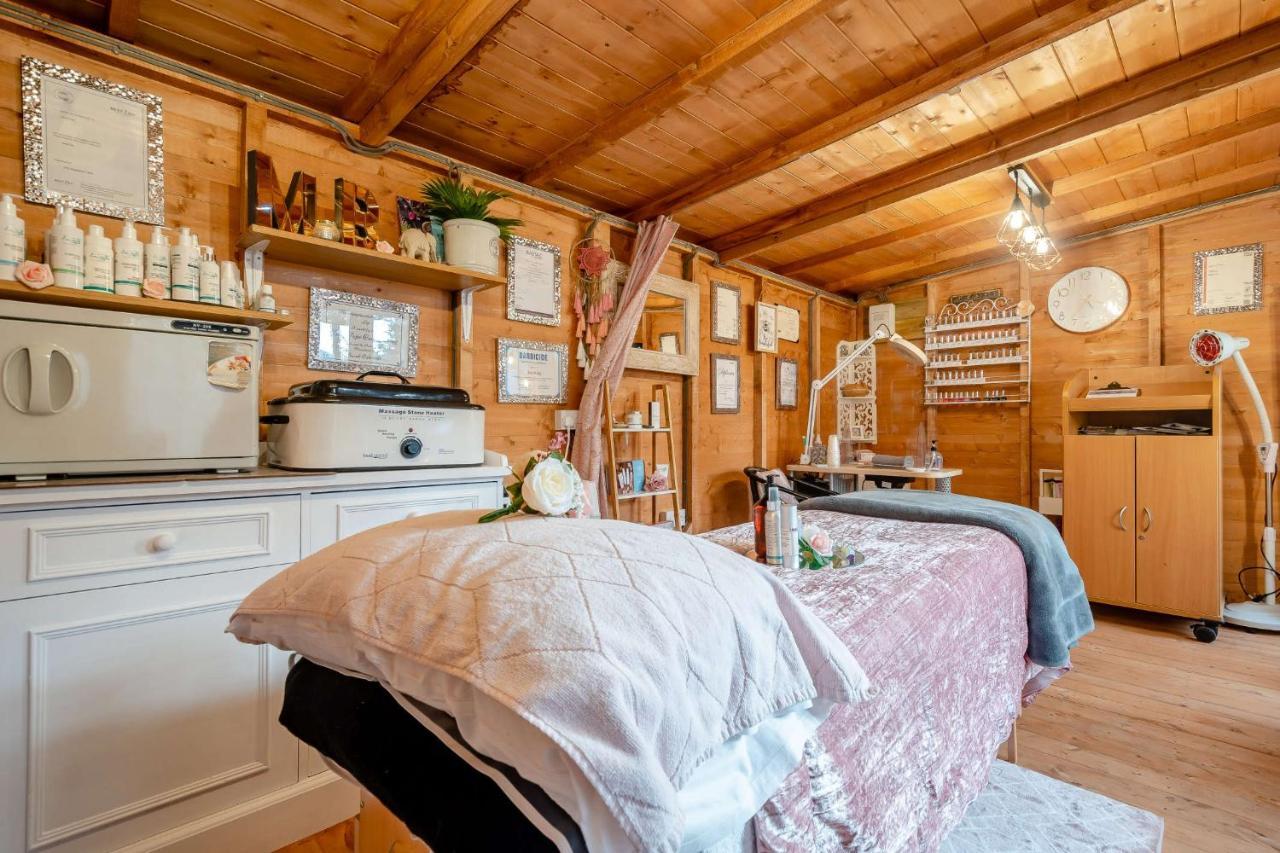 Stonehenge Inn & Shepherd'S Huts Bulford エクステリア 写真